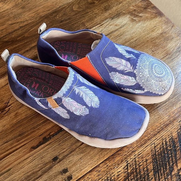 UIN Dreamcatcher Slip-On Shoes - Picture 2 of 13